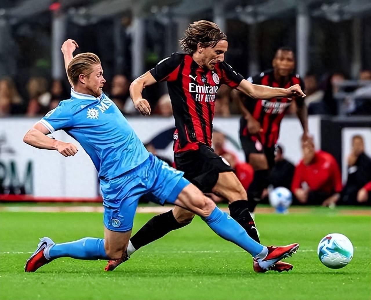 开云官方关于从AC米兰冲刺阶段临场应变到比利亚雷亚尔清晨官宣签约，摩纳哥豪取连胜备战法甲的信息